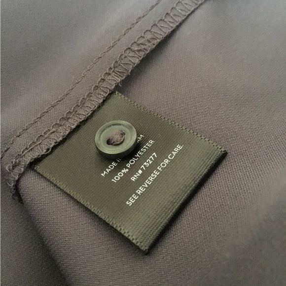 NWT Simply Vera Wong Hidden Button Front Top - Picture 5 of 7